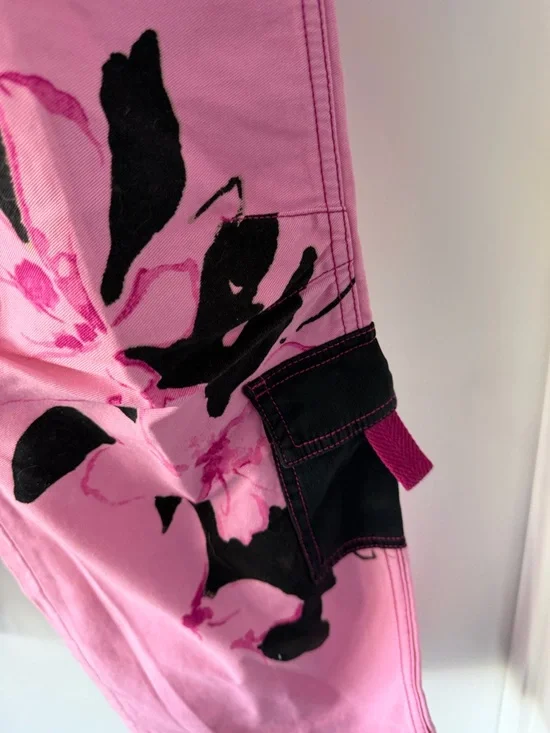 Dana Buchman Designer Bright Pink Floral Cargo Pants - Picture 2 of 5